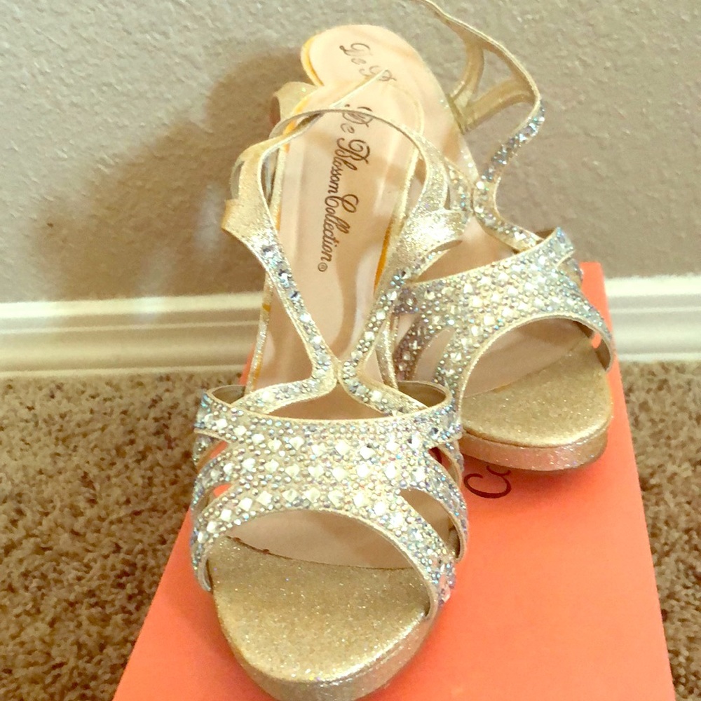 De Blossom Collection champagne heeled shoe